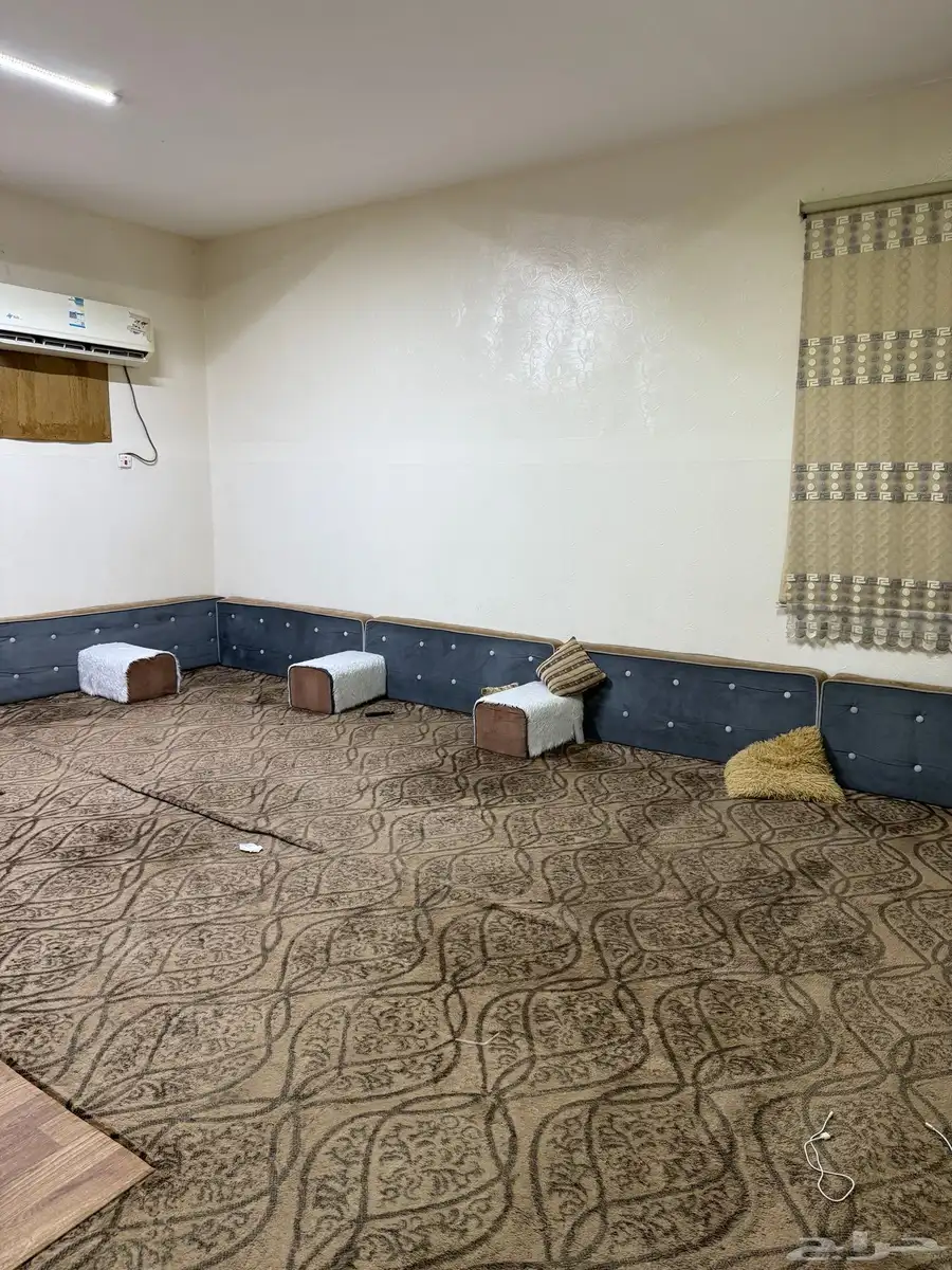 مجموعة اثاث ومجالس واسرة ولوح وستاير للبيع 35
