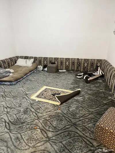مجموعة اثاث ومجالس واسرة ولوح وستاير للبيع 9