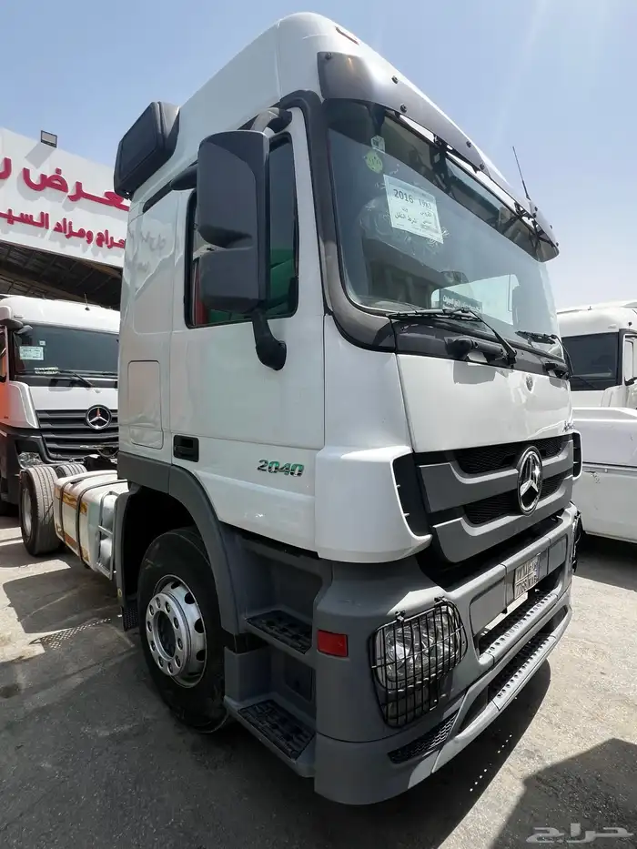 حراج معرض رائد للسيارات والشاحنات 1