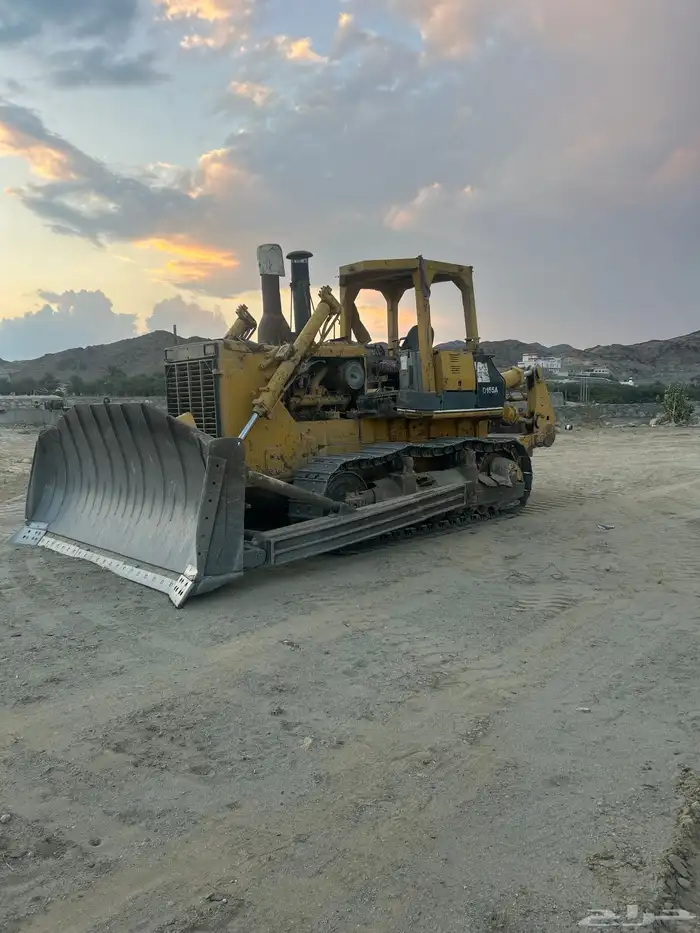 معدات ثقيله بأنواعها للإيجار 1