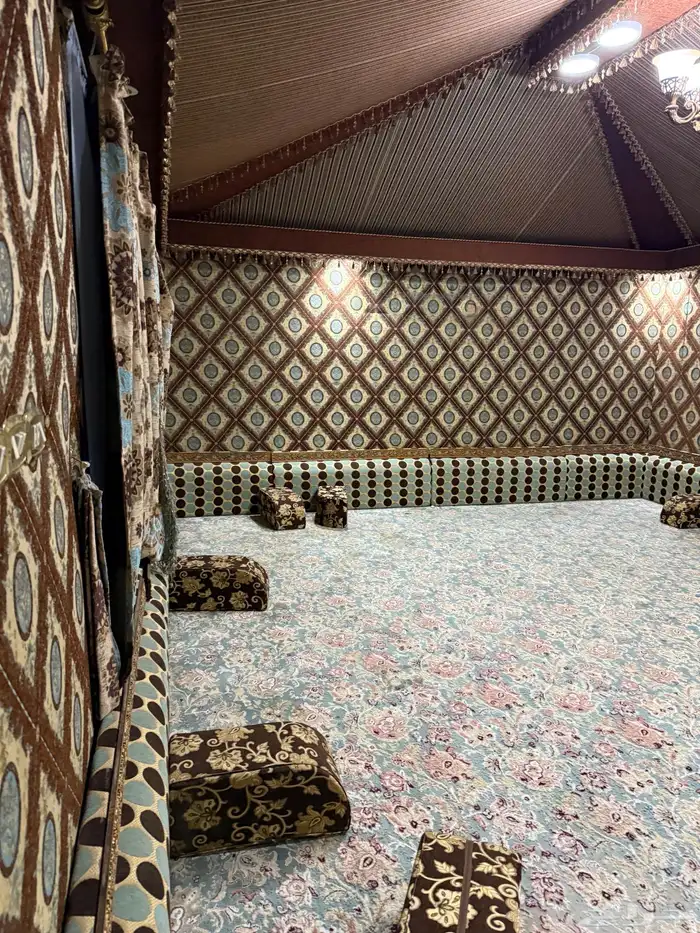 مجموعة اثاث ومجالس واسرة ولوح وستاير للبيع 3
