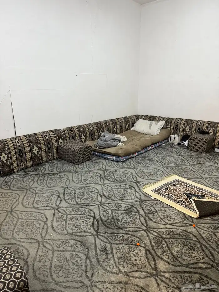 مجموعة اثاث ومجالس واسرة ولوح وستاير للبيع 8