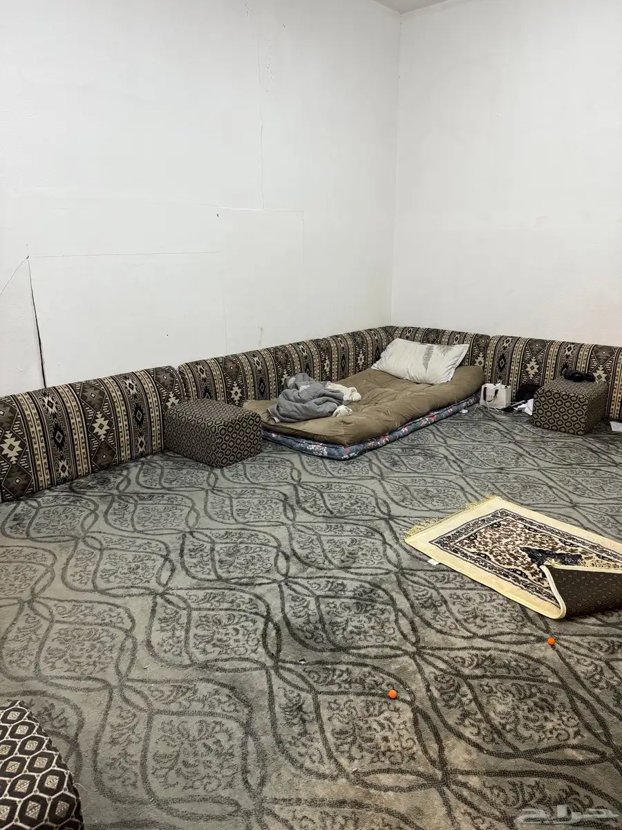مجموعة اثاث ومجالس واسرة ولوح وستاير للبيع 8