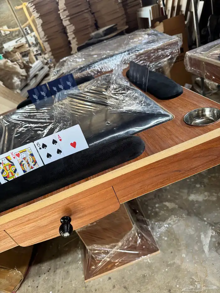 طاوله لعب 4 في 1 بلوت و جاكارو وضومنه و كيرم 5