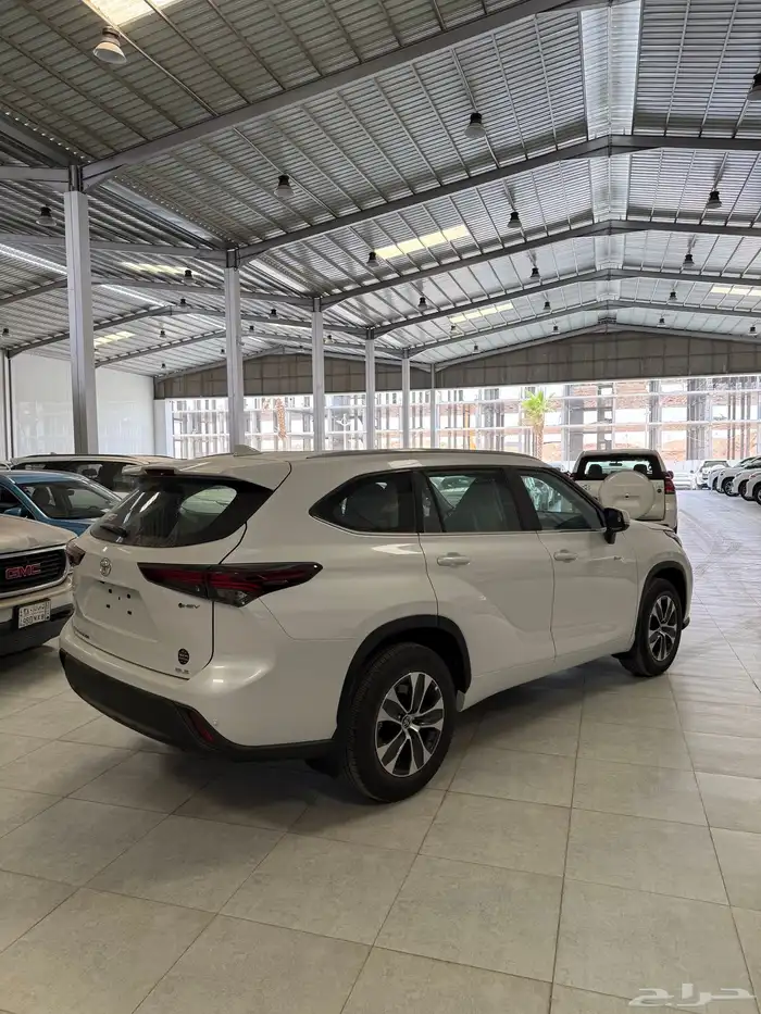 تويوتا هايلاندر نص فل GLE 2025 كاش و اقساط 4