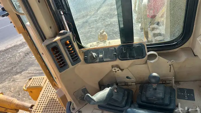 للبيع بالدوزر كتربلر D9R نظيف جدااا 12