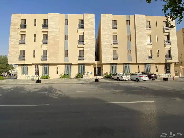 شقق فاخرة للبيع في حي النهضة 8