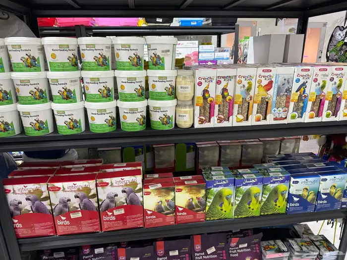 يوجد لدينا مستلزمات واكسسوارات قطط واسماك وطيور وكلاب 14