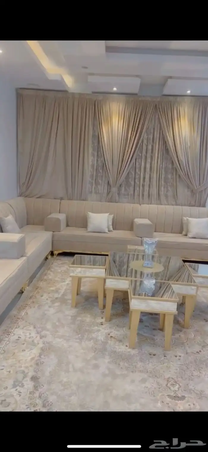 كنب بيج مع الستاره مع طاولة 1