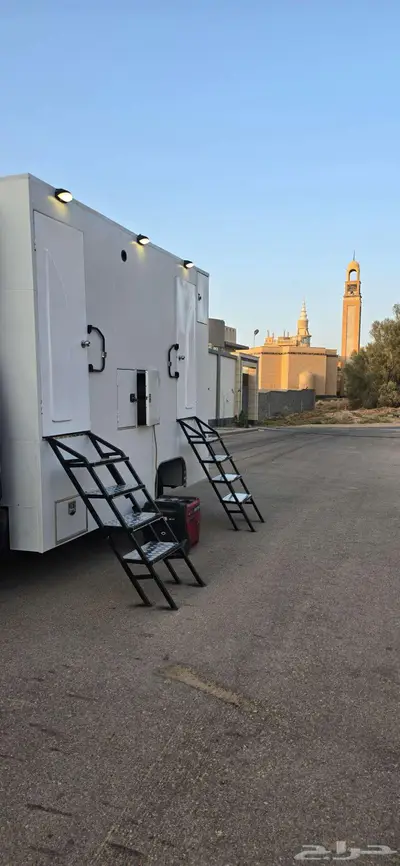 سيارة دورات مياه متنقلة للإيجار 0
