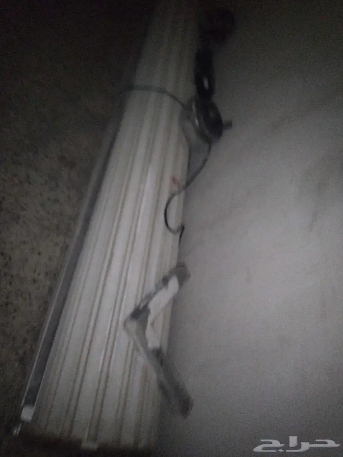 للبيع بابين كراج مع أغراضه بدون ريموت 1
