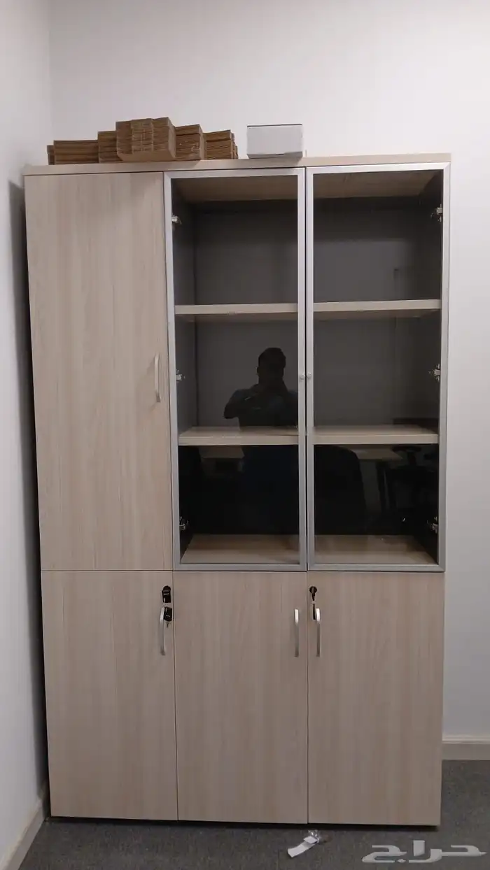 مكتب ودولاب ملفات استعمال سنه نظيف جدا 1