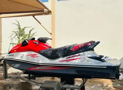 للبيع  جت سكي كاواساكي Ultra LX موديل 2011 فقط 7 ساعات شغل 0