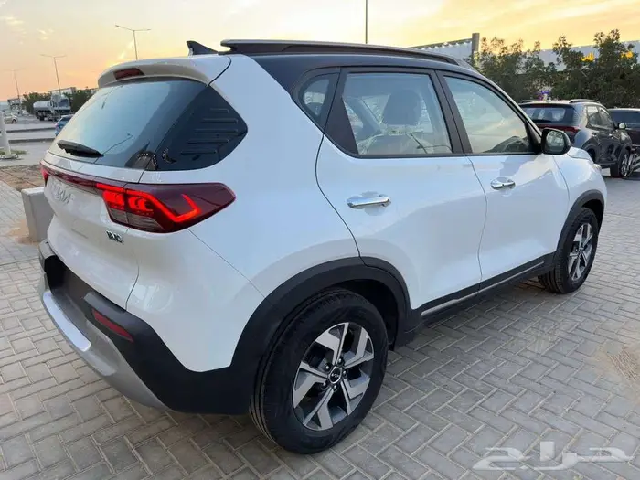 كيا سونيت 2023نص فل 59.000شامل الضريبه واللوحات 11