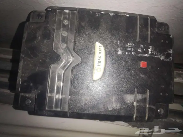 للبيع بابين كراج مع أغراضه بدون ريموت 0
