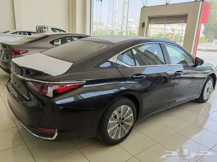 ليكزس اي اس 250 AA اسود استندر 2025 سعودي 5