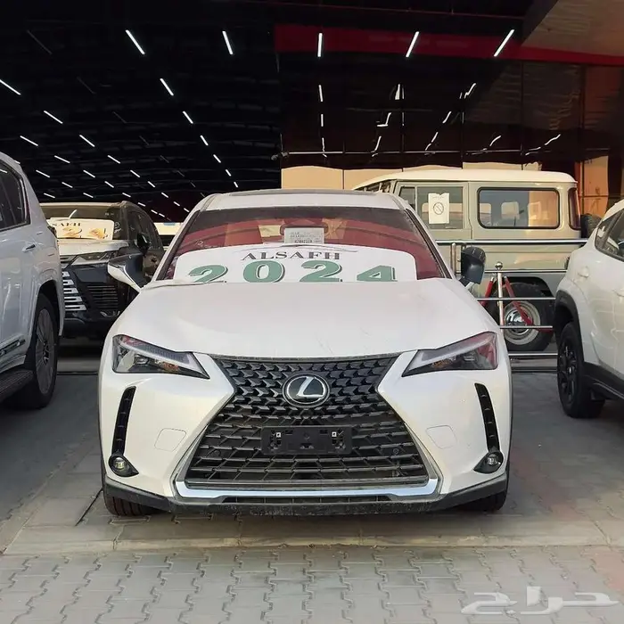 لكزس UX 300 AH موديل 2024 0