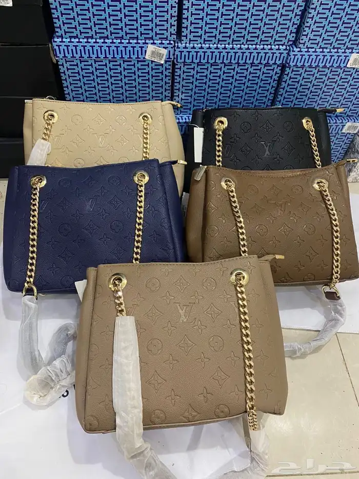 شنط تجنن ماركه درجه اولى عندي وحده منهم لها 6 خيال 37