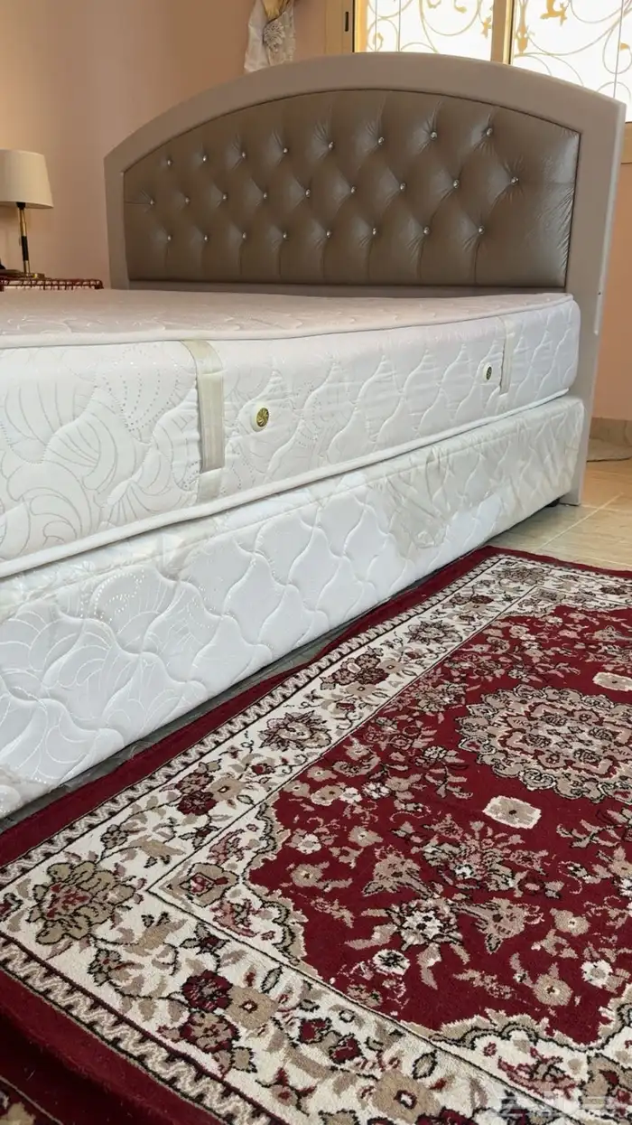 سرير مع طاولتين 1