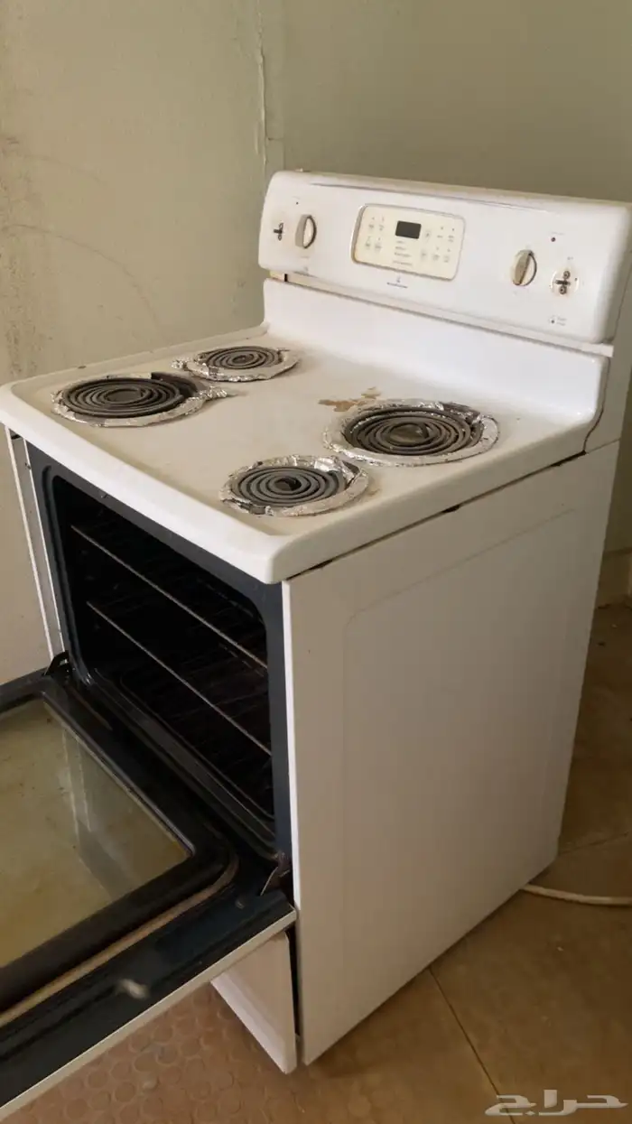 سكراب للبيع يوجد فرن كهربائي وصخانات وطاوله وحديده طويله 0