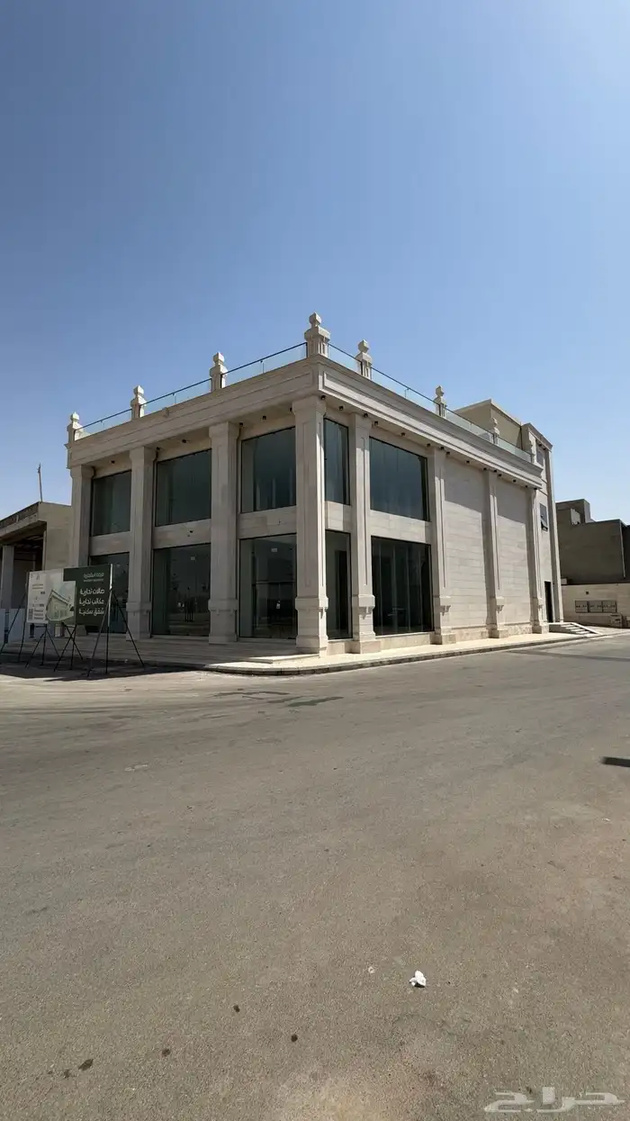 للايجار صالات او محلات طريق الملك خالد 2