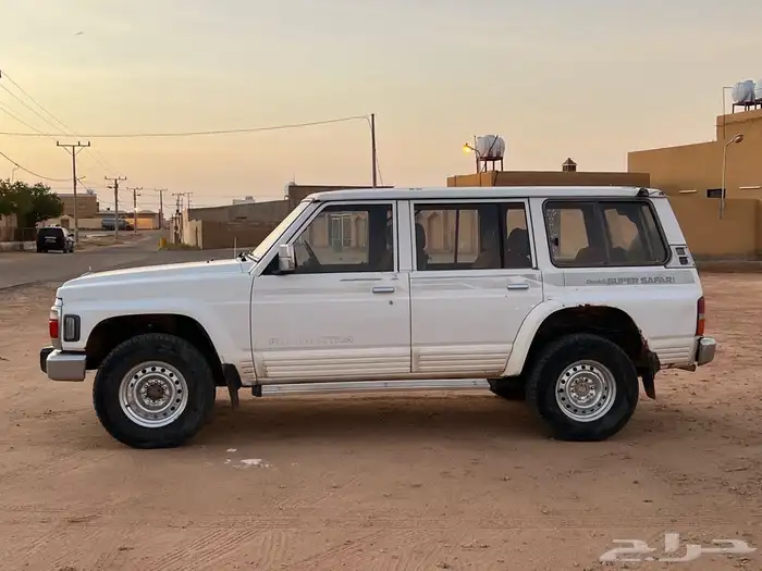 جيب باترول مديل93المركات شرط قير مكينه شرط دبل بنزين الموتر 4