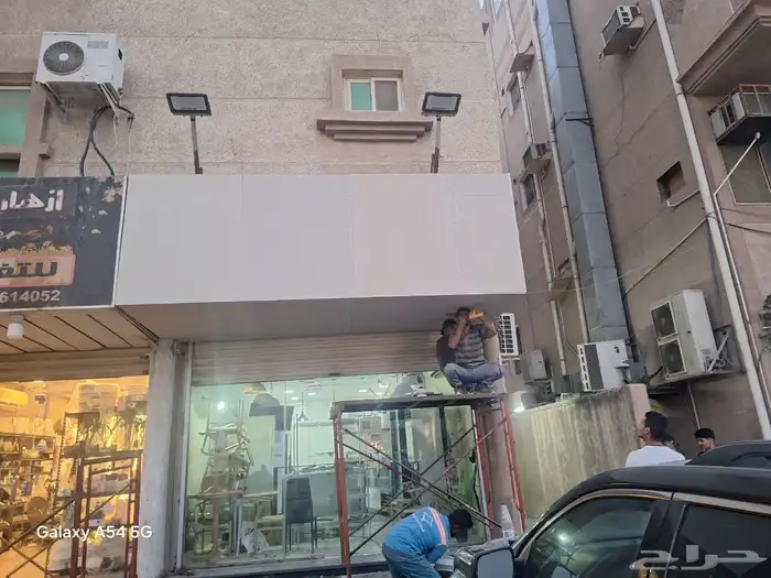 دعايه واعلان تصميم وتركيب لوحات محلات والابراج استيكرات 11