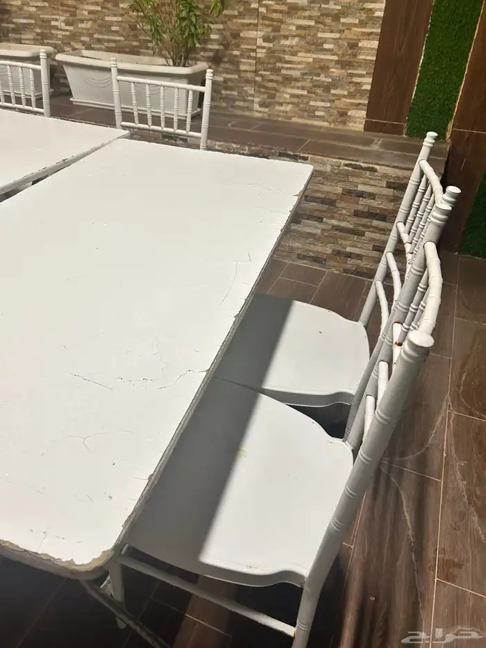 طاولات وكراسي للبيع 2