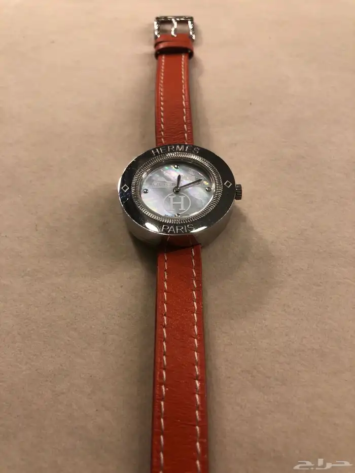 ساعة انيقة وجميلة 1