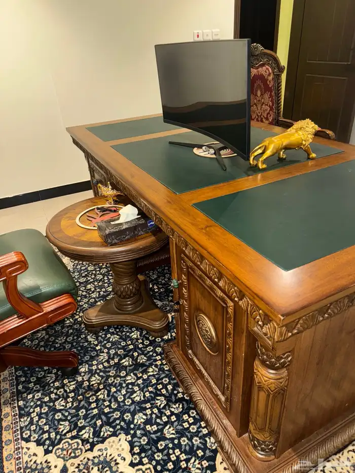 طقم مكتب فاخر ملكي خشب طبيعي محفور يدوي ا - نادر وفخم 0