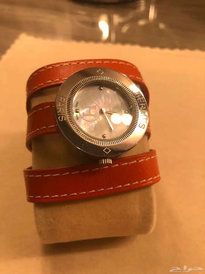 ساعة انيقة وجميلة 0