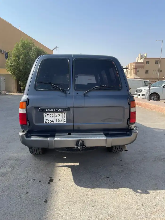 جيب لاندكروزر GX موديل 1992 اللون ازرق غامق مالك اول 3