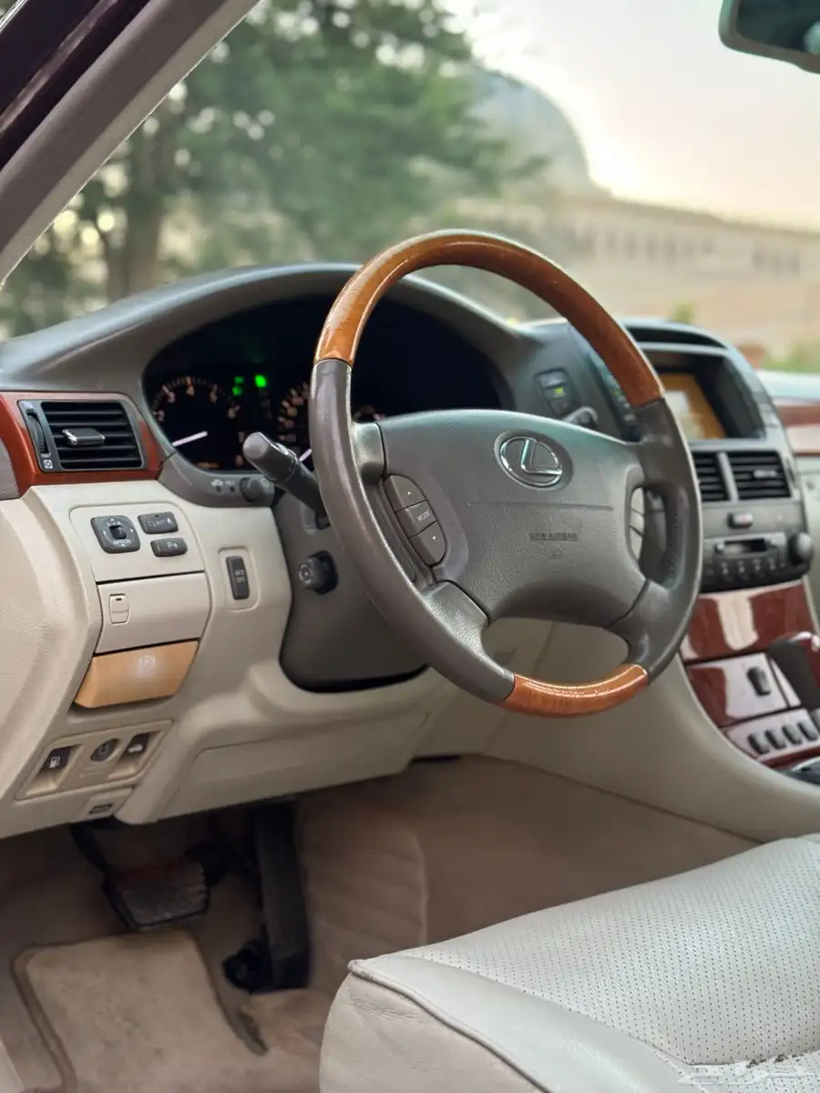 2005 Lexus LS430 10