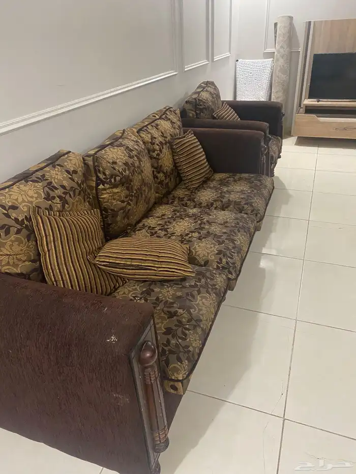 كنب وطاولت طعام و طاولت شاشه 1