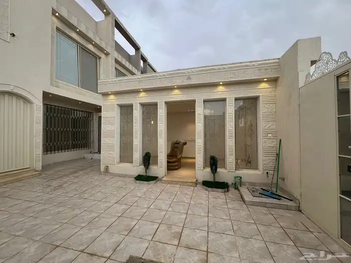 للإيجار فيلا فاخرة مع مسبح بحي سما عكاظ 1