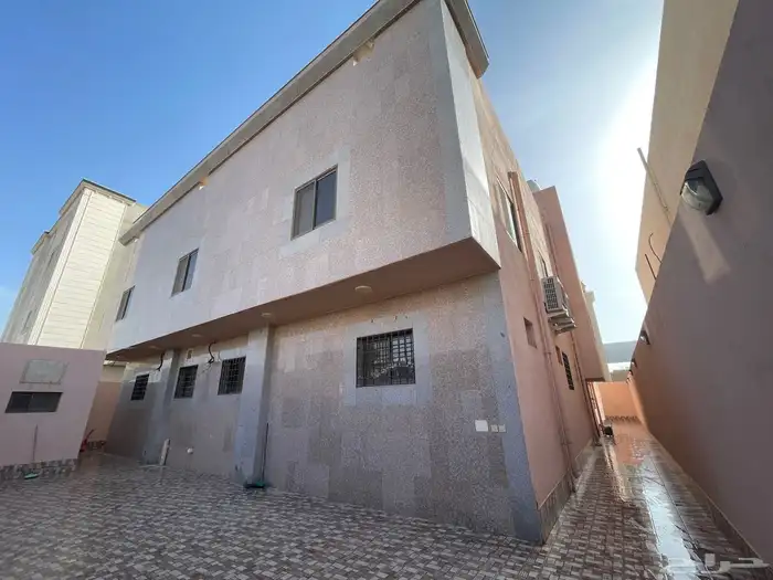 عماره في باقدو بمساحه كبيره 0