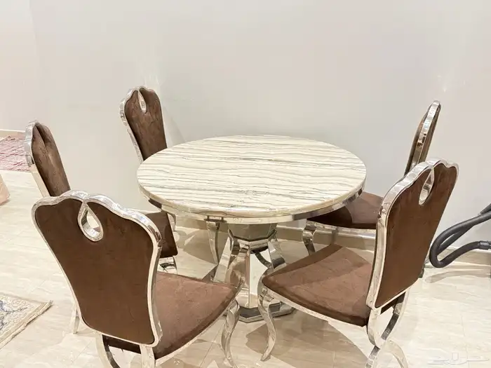 طاولة الطعام 0