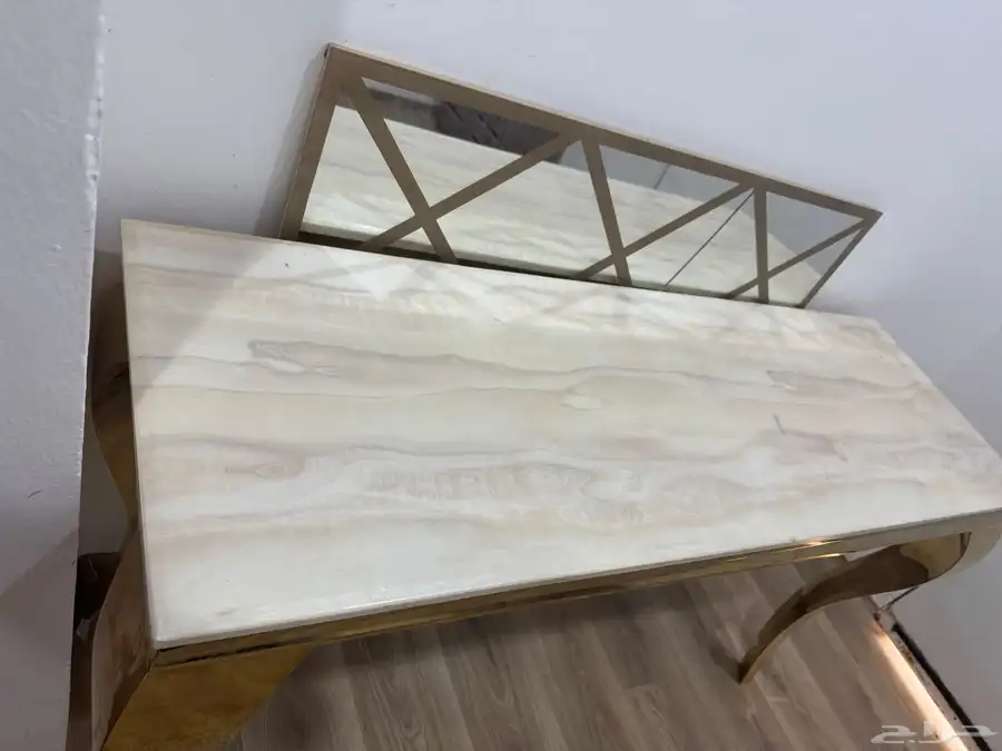 طاولة كبيره بثمان خدمة وطاولة مدخل بمرايتها 1