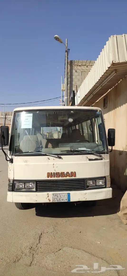باص نيسان موديله 86 7