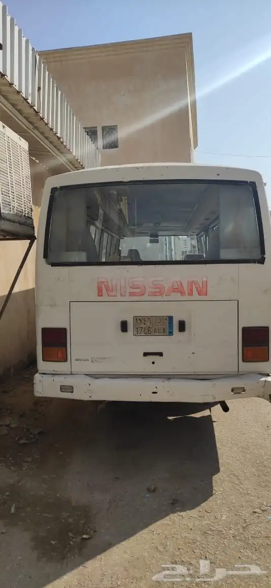 باص نيسان موديله 86 3