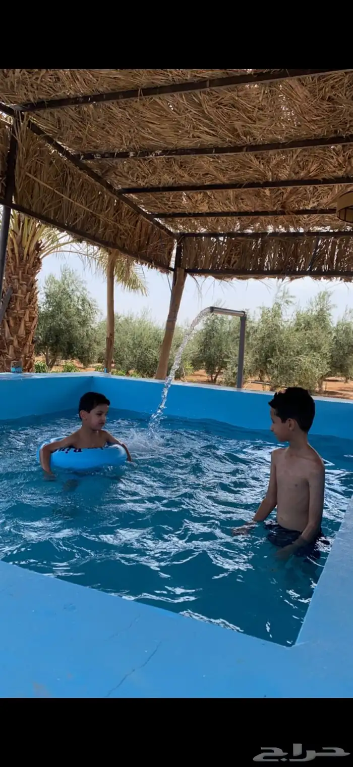 بيت ريفي فيه بركة سباحة للاطفال داخل مزرعة 0