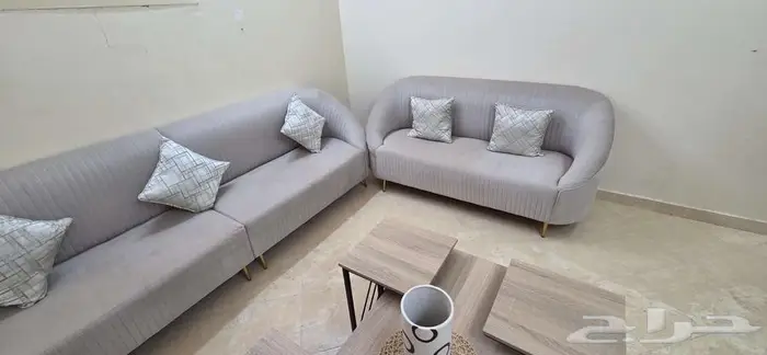 كنب كنبات وطاولة طاولات 2