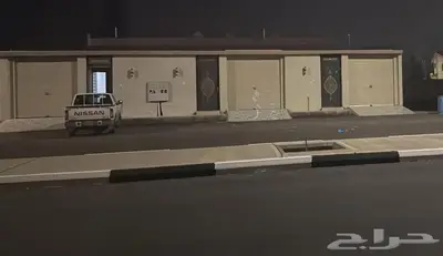 للبيع ثلاث استراحات تجاريه وتقبل البنك في حي الخزامى 0