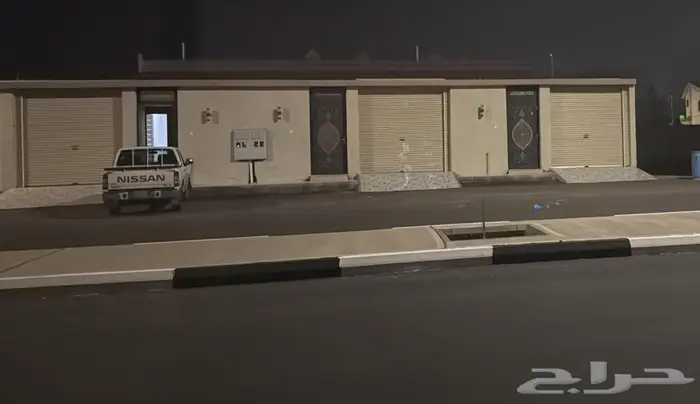 للبيع ثلاث استراحات تجاريه وتقبل البنك في حي الخزامى 0