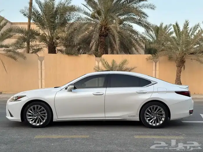 لكزس هايبرد ES 300 2022 38