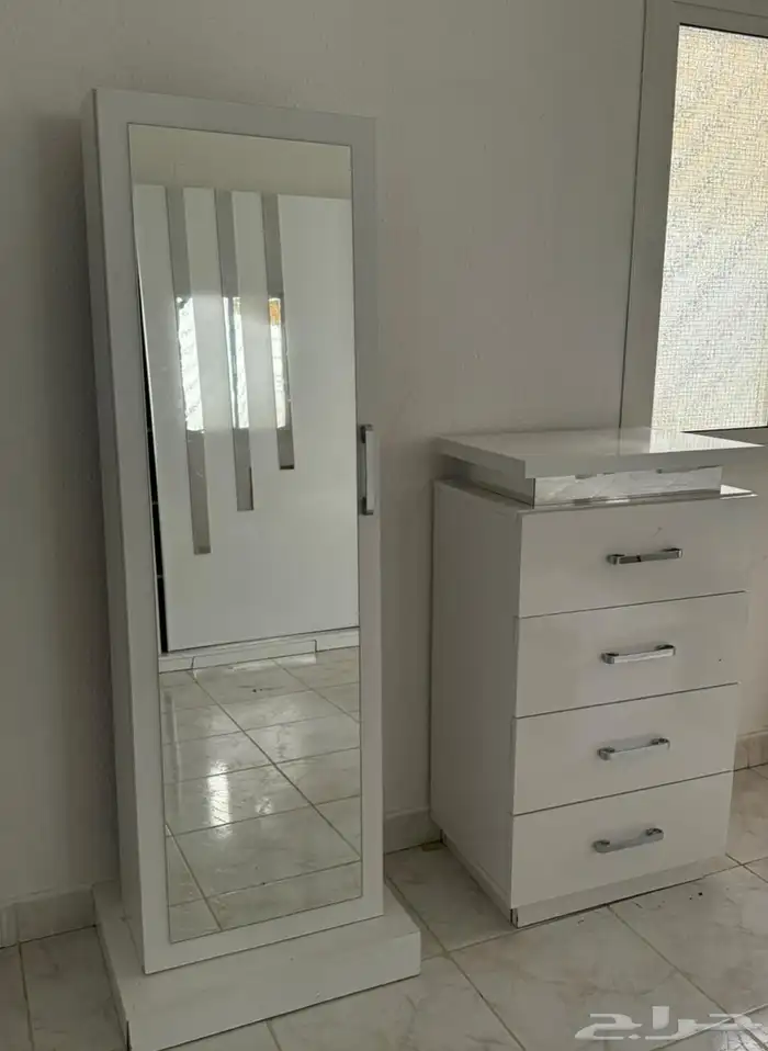 غرفة نوم كاملة. مافيها اي كسور او خراب 4