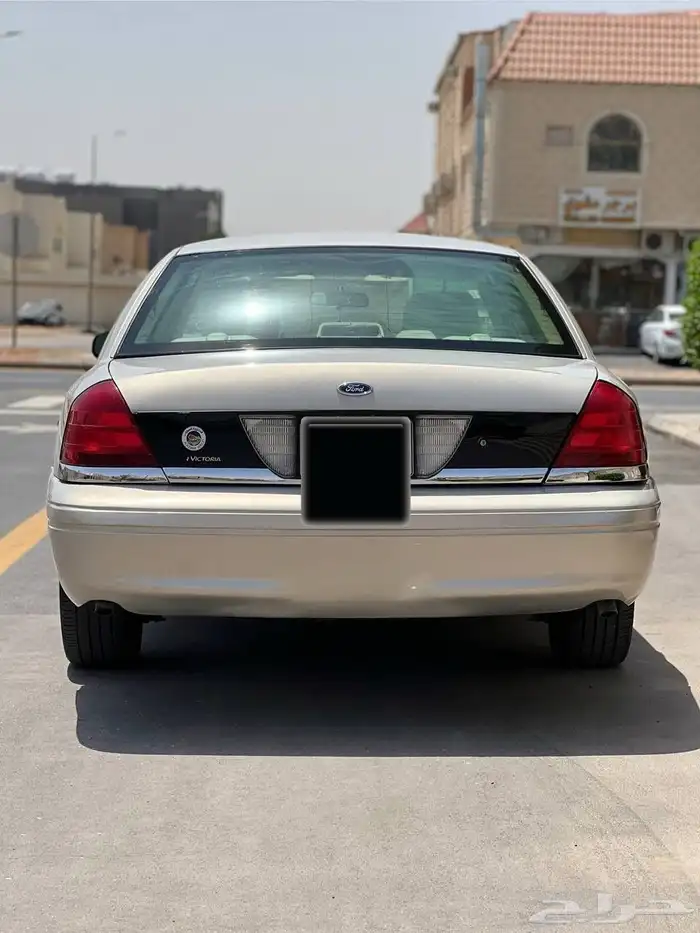 فورد كروان فكتوريا 2012 ماشي 270 الف (تم البيع) 7