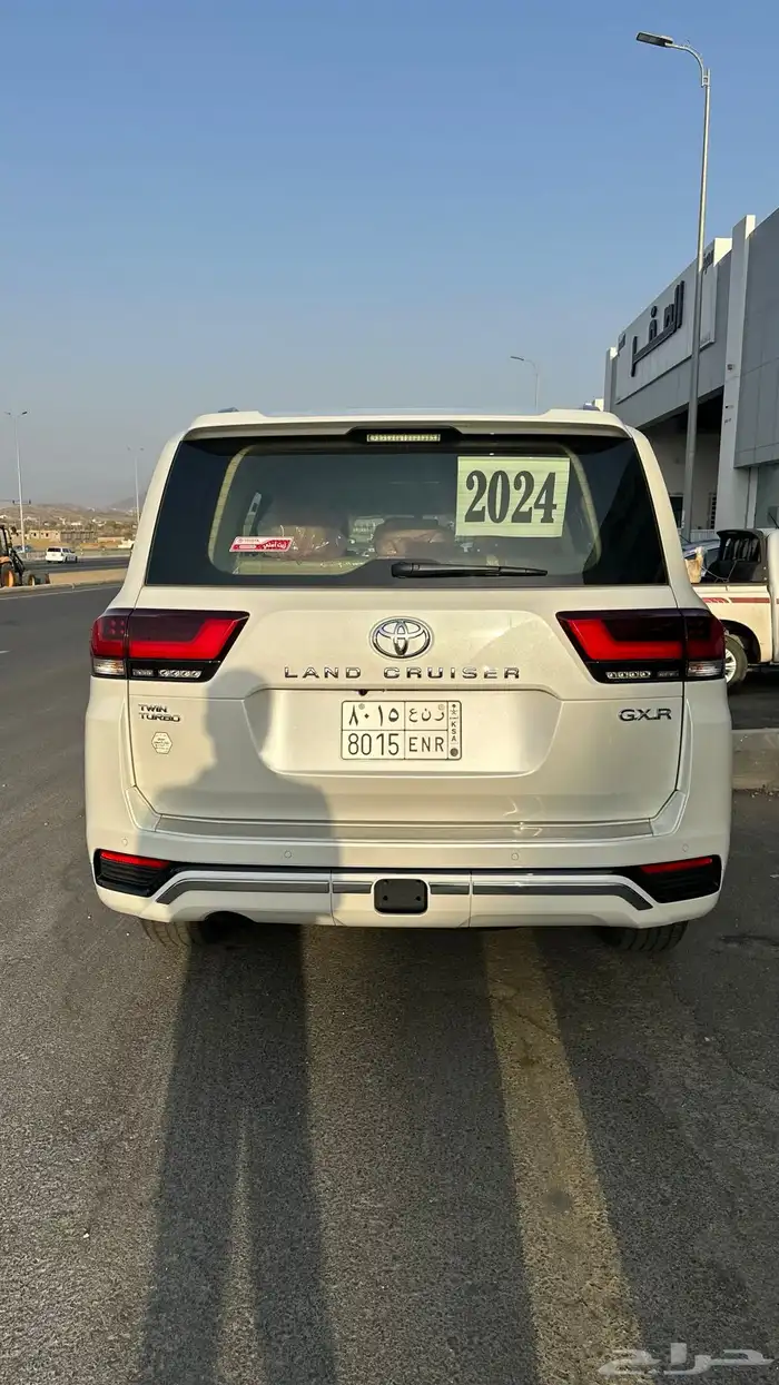 لاندكروزر 2024 ماشي 26 بنزين رقم 4 السوم 285 10