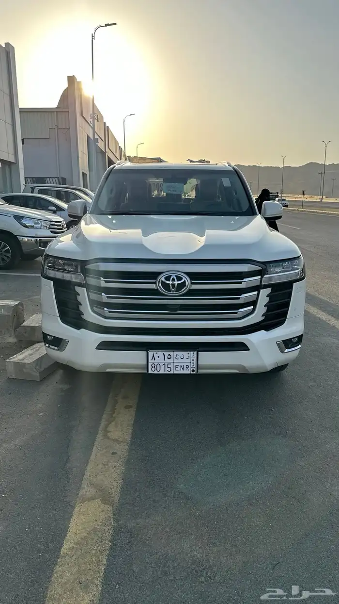 لاندكروزر 2024 ماشي 26 بنزين رقم 4 السوم 285 7
