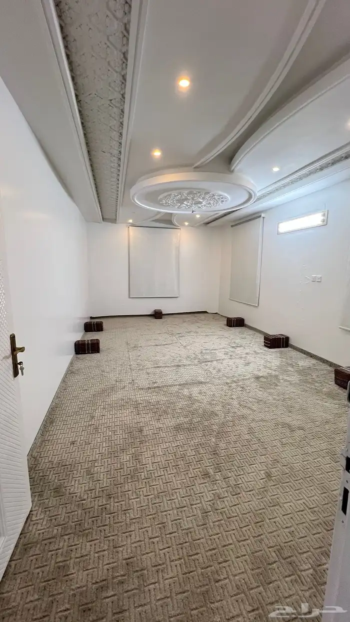 بيت للإيجار قريب من السوده 6